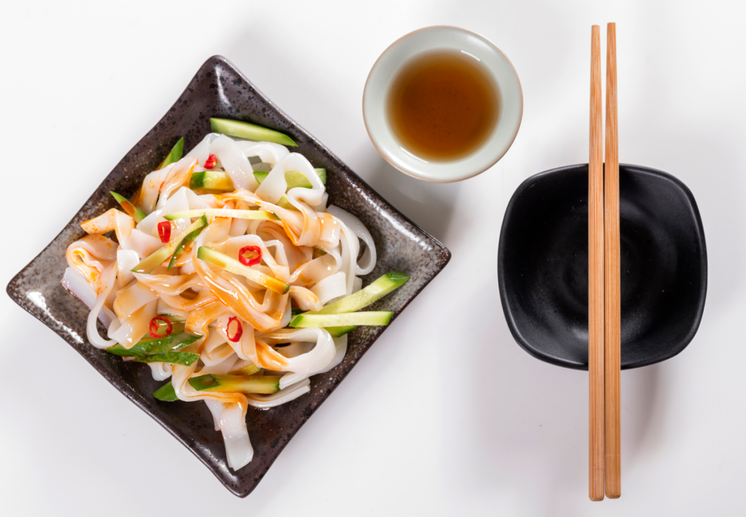 脂肪ブラッシングのための新しい食事の交換-こんにゃくliangpiは、欲求を緩和し、脂肪を恐れてはならない